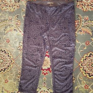 BOGO Nwot printed Capri workout leggings